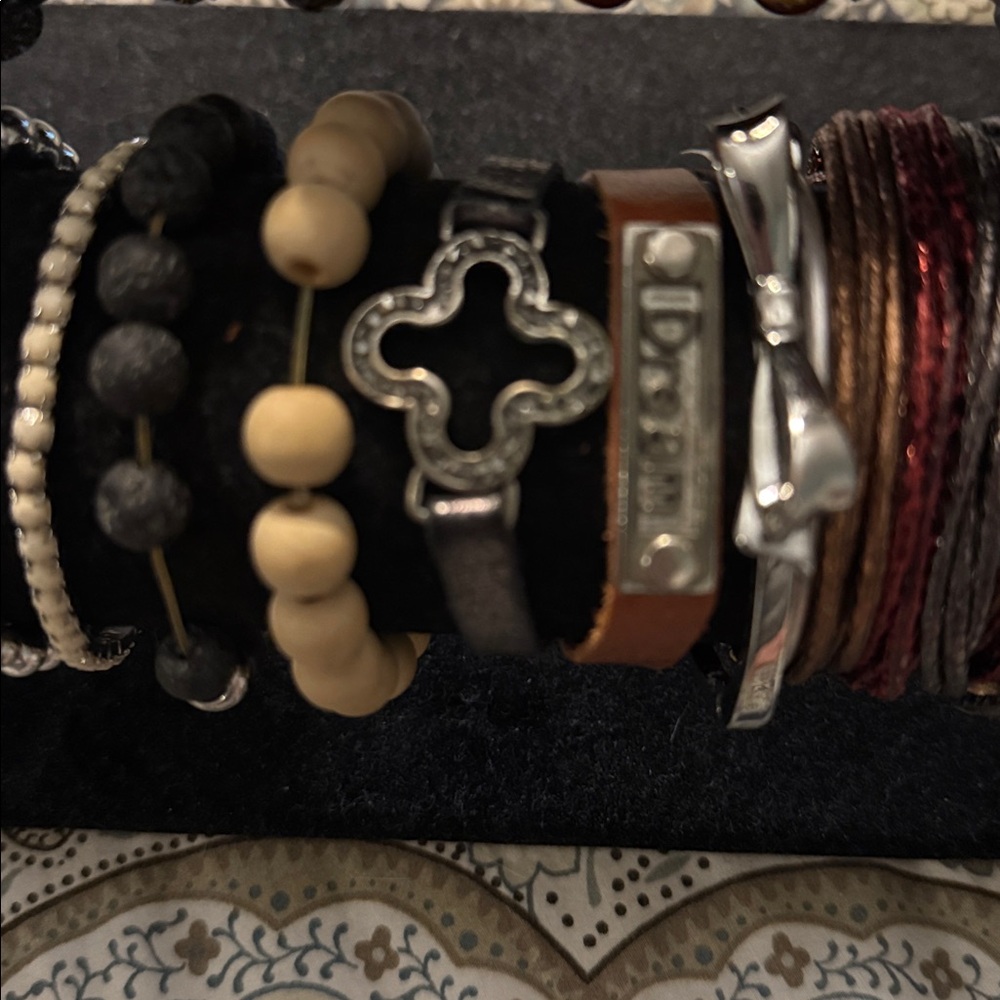 Ermish Bracelets LOT and misc boutique store bracelets (61 total on holder) - Picture 10 of 11